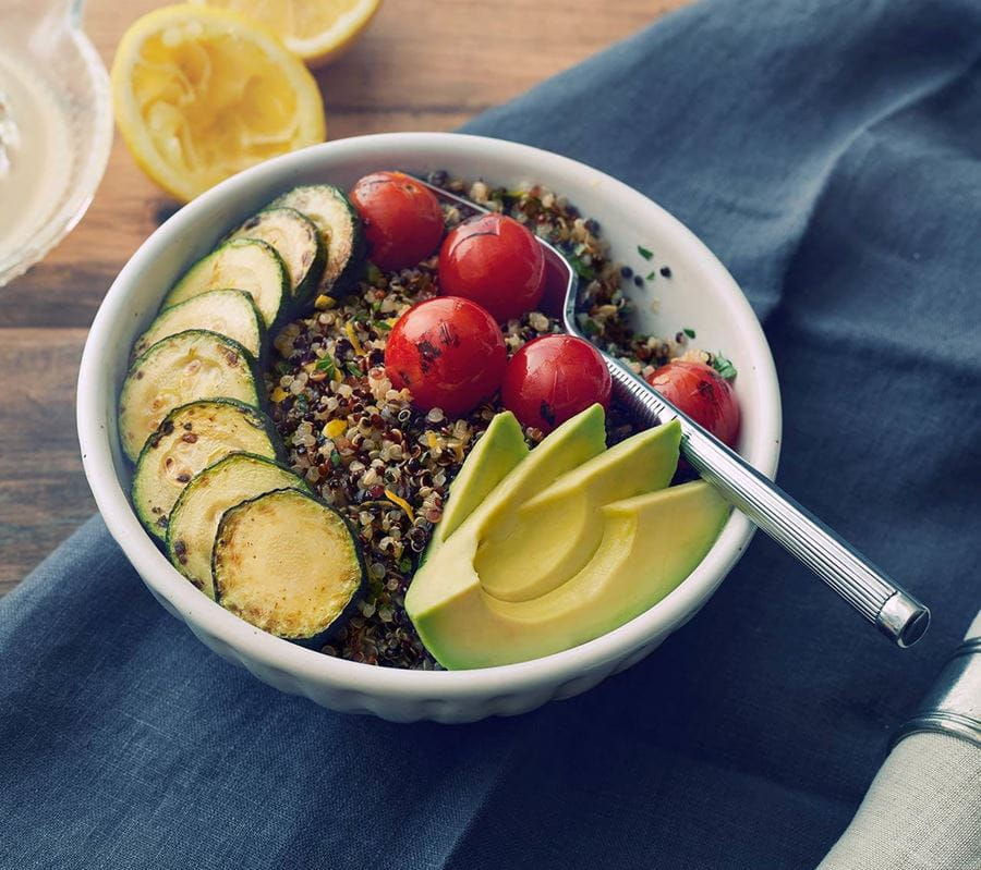recipe image Közlenmiş Sebzeli Kinoa Salatası