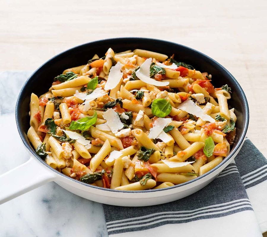 recipe image Ispanaklı, Domatesli, Beyaz Peynirli Penne