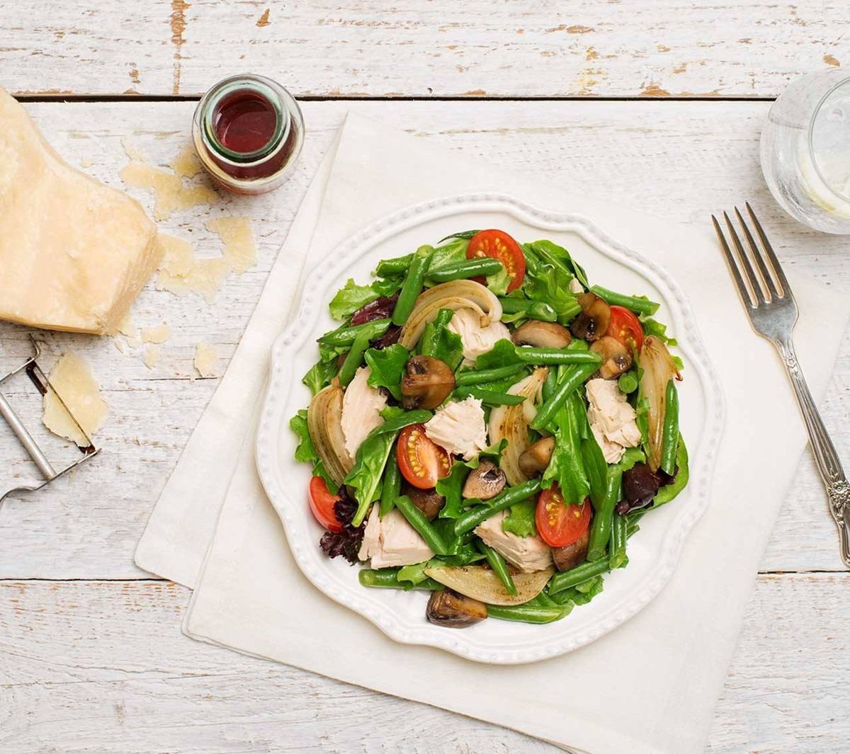 recipe image Ton Balıklı Sebze Salatası