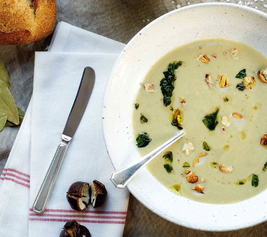 recipe image Karnabaharlı ve Kestaneli Yer Elması Çorbası